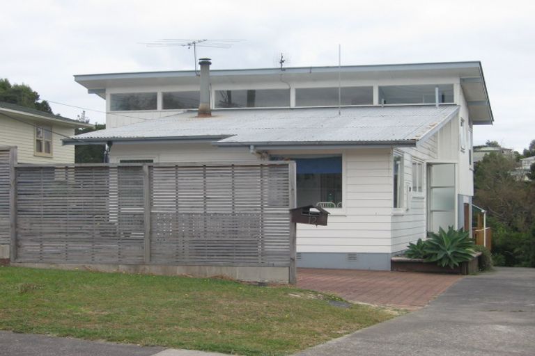 Photo of property in 2/12 Windy Ridge Road, Glenfield, Auckland, 0629