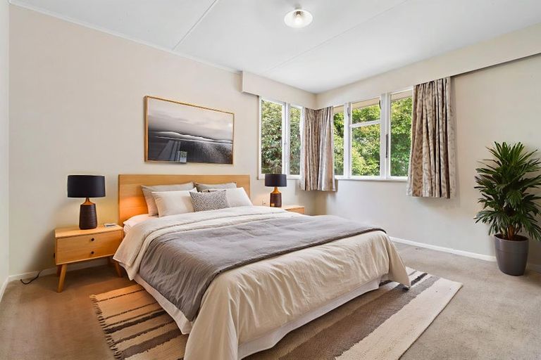 Photo of property in 6b Waikaremoana Place, Pakuranga Heights, Auckland, 2010