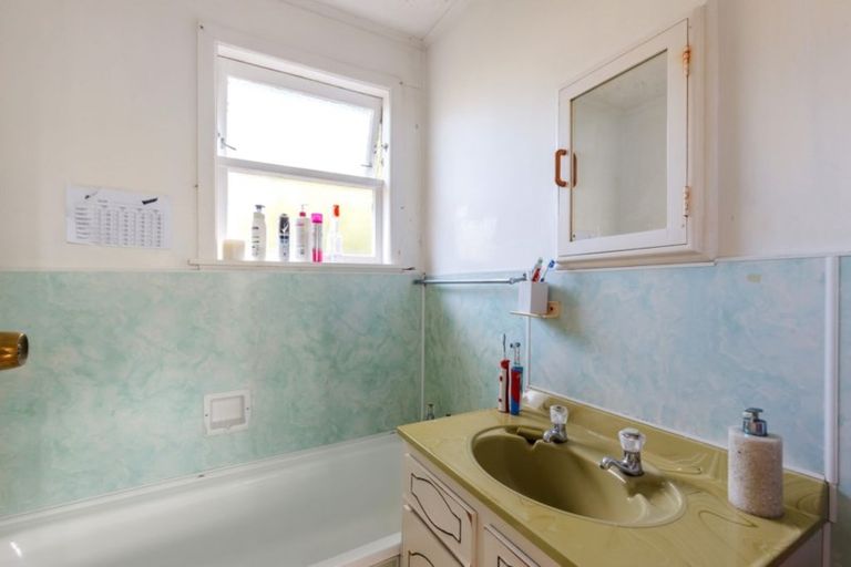 Photo of property in 24 Madison Place, Forrest Hill, Auckland, 0620