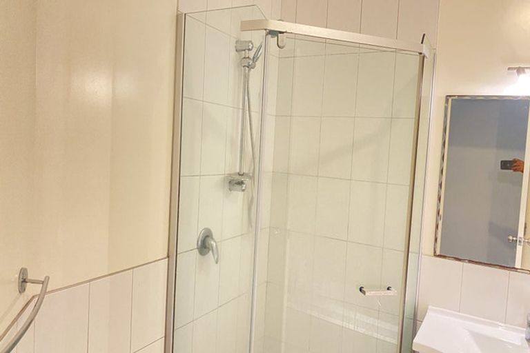 Photo of property in 8b Schnapper Rock Road, Schnapper Rock, Auckland, 0632