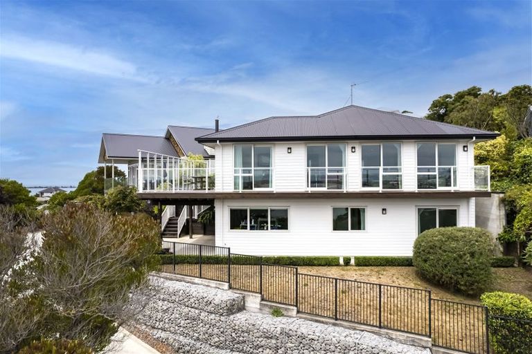 Photo of property in 19 The Brae, Mount Pleasant, Christchurch, 8081