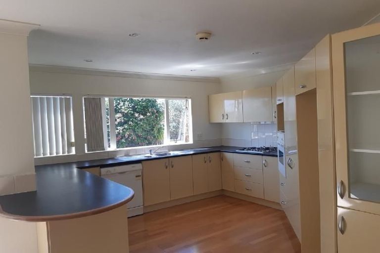 Photo of property in 4 Highgrove Lane, Totara Vale, Auckland, 0632