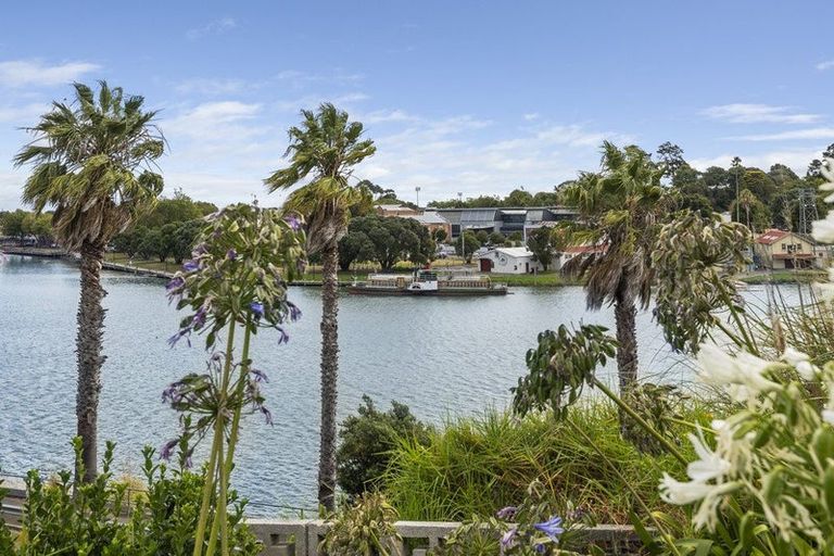 Photo of property in 67a Anzac Parade, Durie Hill, Whanganui, 4500