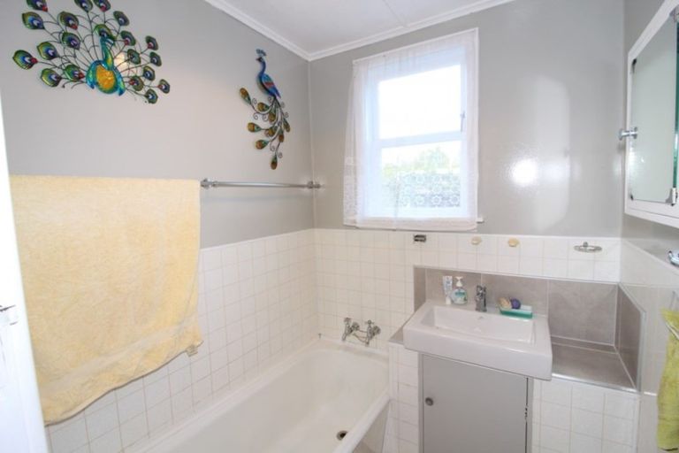 Photo of property in 14 Onslow Street East, Ohingaiti, Hunterville, 4785