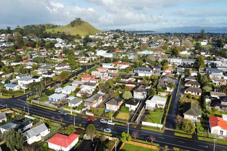 Photo of property in 25 Crawford Avenue, Mangere Bridge, Auckland, 2022