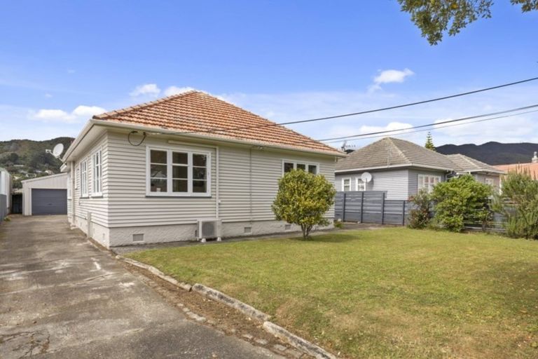 Photo of property in 6 Durham Crescent, Fairfield, Lower Hutt, 5011