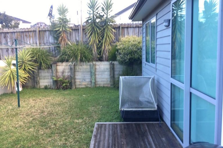 Photo of property in 6 Lismore Way, Oteha, Auckland, 0632