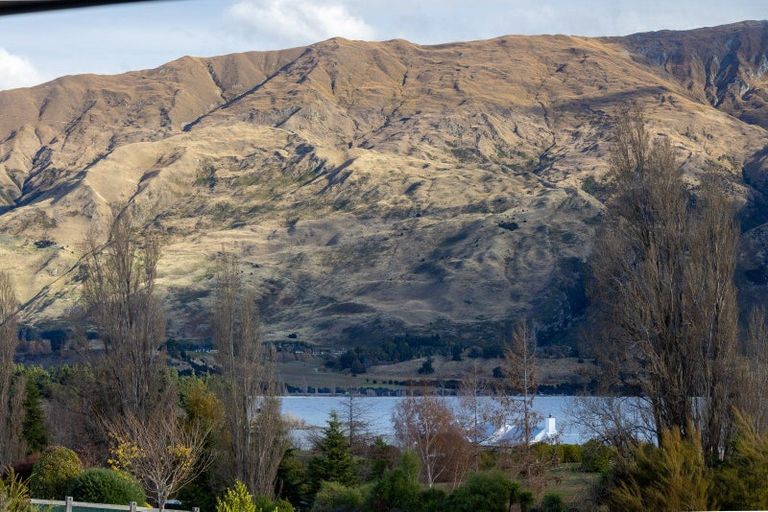 Photo of property in 5 Valley Crescent, Wanaka, 9305