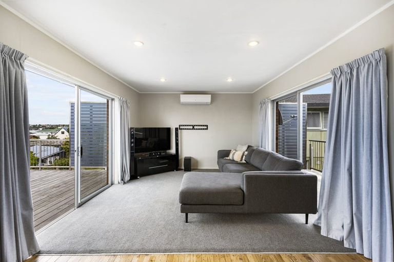 Photo of property in 17 Marcel Place, Glenfield, Auckland, 0629