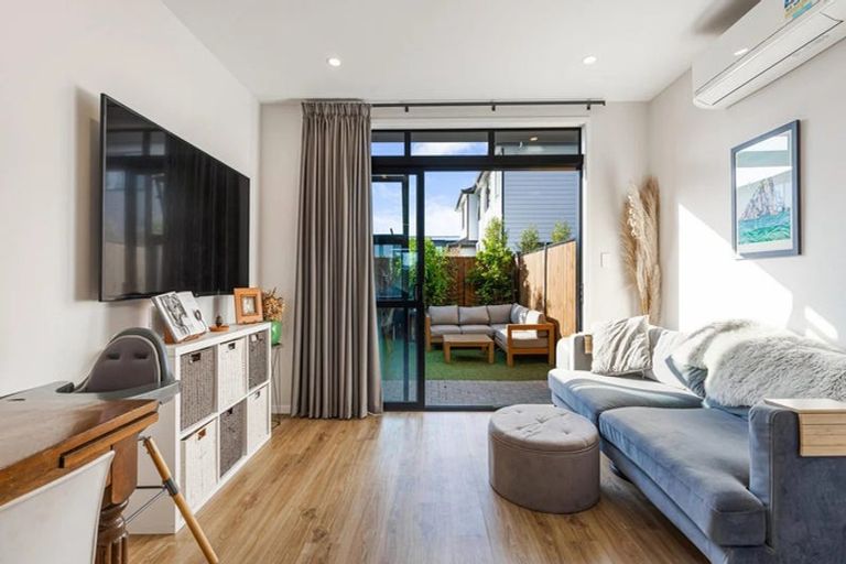 Photo of property in 37 Treloar Crescent, Hobsonville, Auckland, 0616