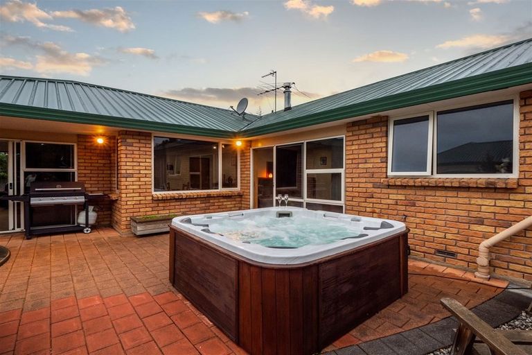 Photo of property in 28 Silverstream Drive, Mosgiel, 9024