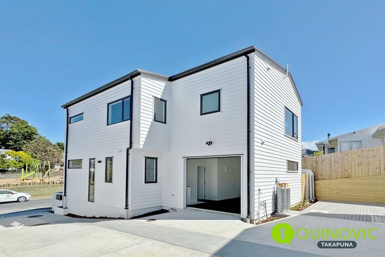 Photo of property in 7d Buisson Glade, West Harbour, Auckland, 0618