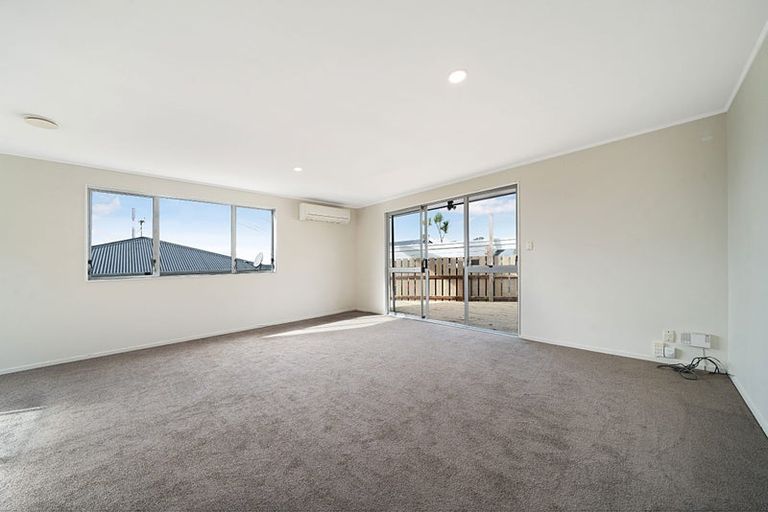 Photo of property in 1/24a Waimumu Road, Massey, Auckland, 0614