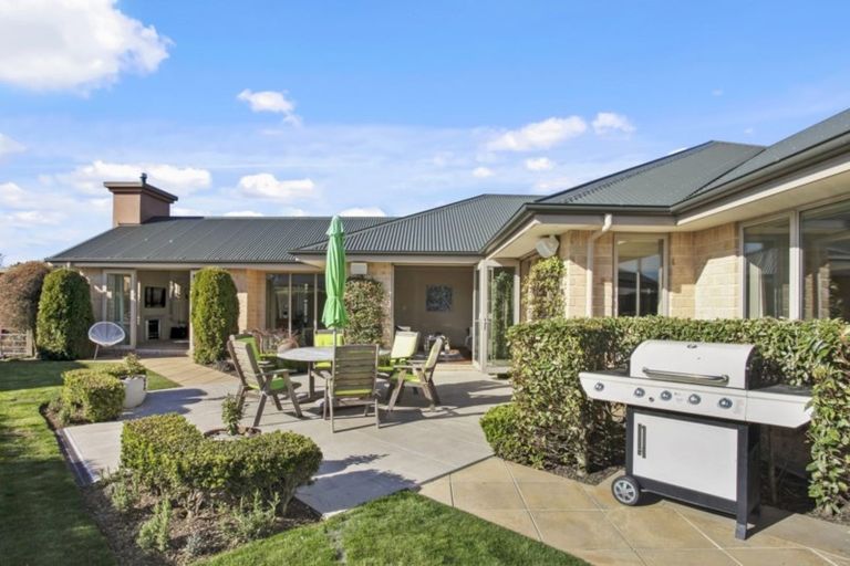 Photo of property in 35 Country Palms Drive, Halswell, Christchurch, 8025