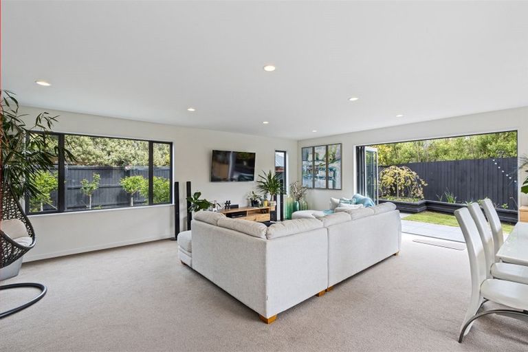 Photo of property in 5 Stoneleigh Green, Parklands, Christchurch, 8083