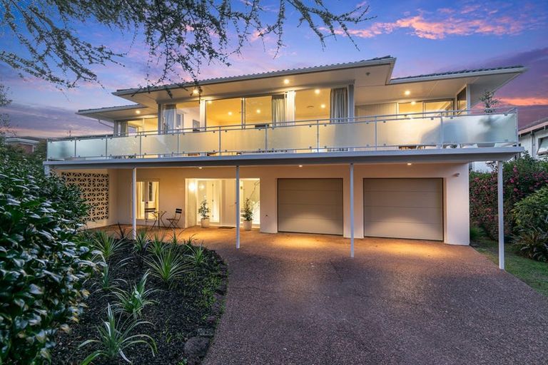 Photo of property in 4 Kerrymaria Place, Hillcrest, Auckland, 0627