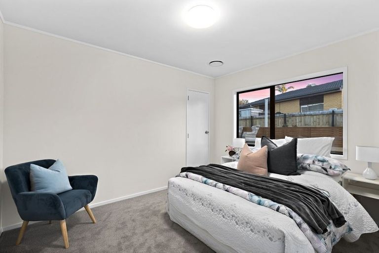 Photo of property in 27 Marina View Drive, West Harbour, Auckland, 0618