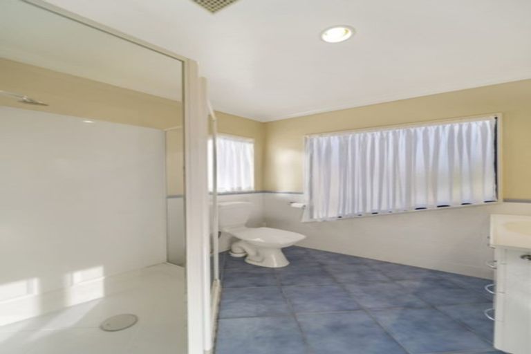 Photo of property in 15 Renlee Place, Shelly Park, Auckland, 2014