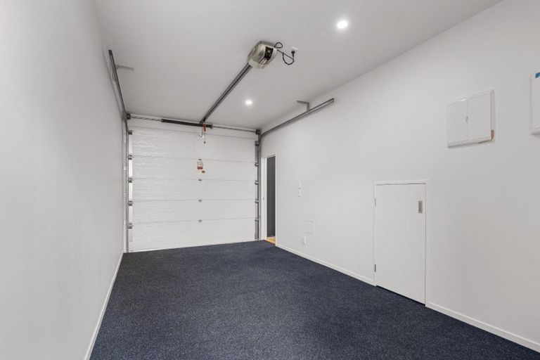 Photo of property in 4 Roberts Road, Matakatia, Whangaparaoa, 0930