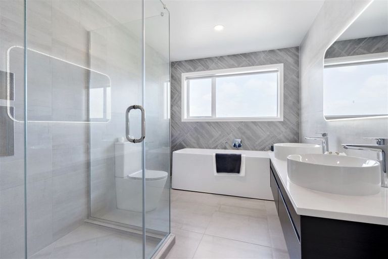 Photo of property in 37 Nobilo Road, Kumeu, 0810