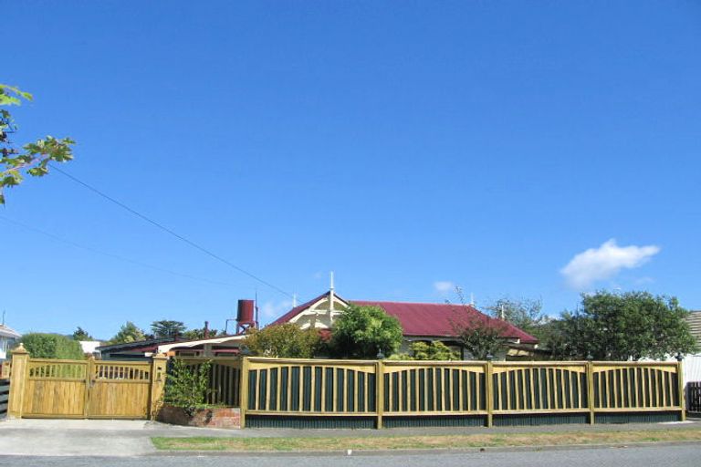 Photo of property in 2 John Street, Trentham, Upper Hutt, 5018