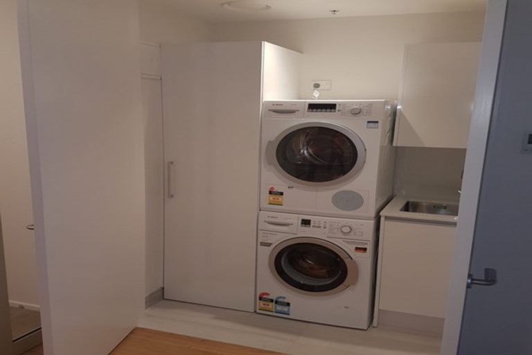 Photo of property in 203/585 Beach Road, Rothesay Bay, Auckland, 0630