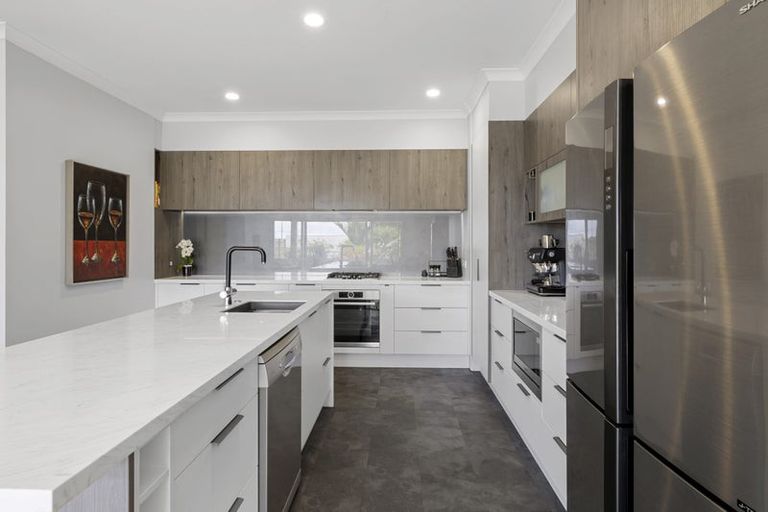 Photo of property in 250a Courtenay Street, Strandon, New Plymouth, 4312