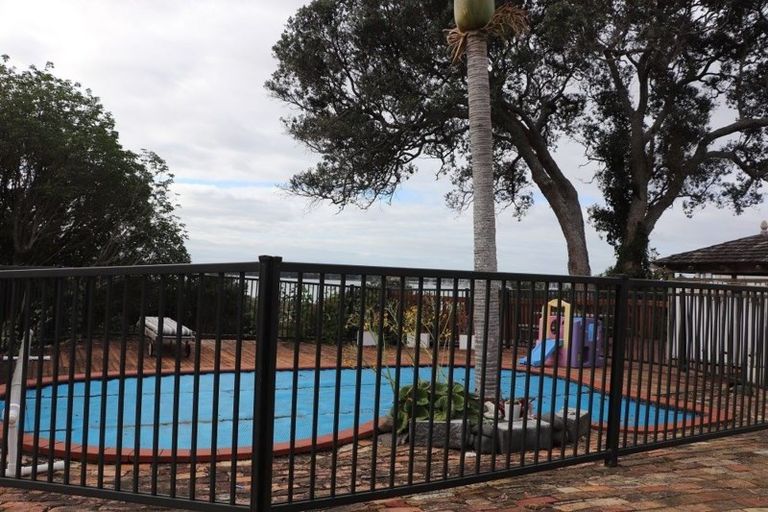 Photo of property in 17 Waimana Avenue, Northcote Point, Auckland, 0627