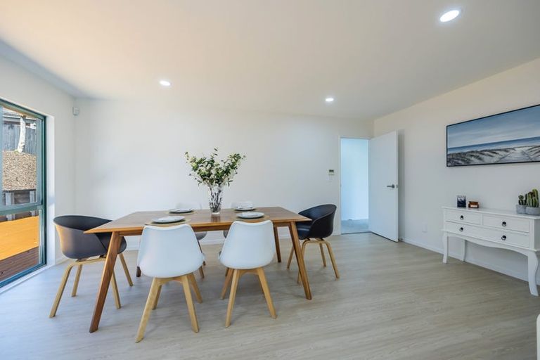 Photo of property in 16 Taroka Close, Pinehill, Auckland, 0632