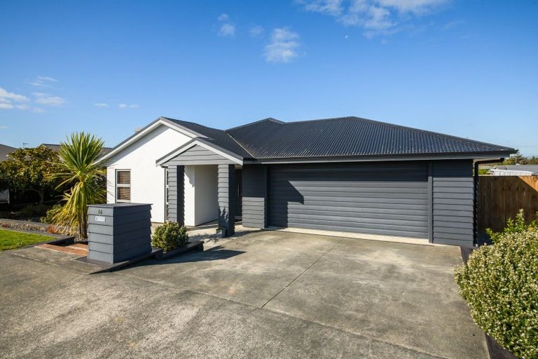 Photo of property in 14 Stonebridge Heights, Feilding, 4702