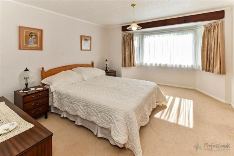 Photo of property in 2 Evanda Crescent, Conifer Grove, Takanini, 2112
