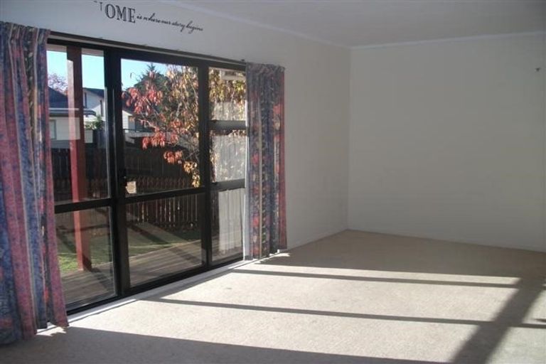 Photo of property in 35 Delaware Grove, Totara Park, Upper Hutt, 5018