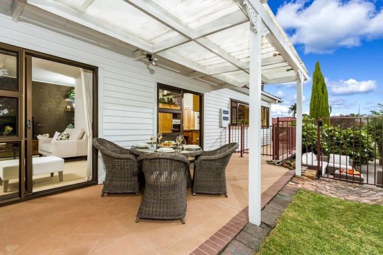 Photo of property in 10 Louvain Place, Greenhithe, Auckland, 0632