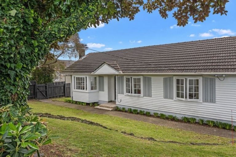 Photo of property in 127 Forrest Hill Road, Forrest Hill, Auckland, 0620