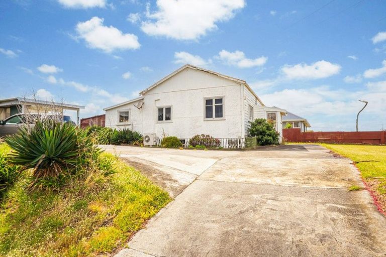 Photo of property in 16 Egmont Street, Castlecliff, Whanganui, 4501