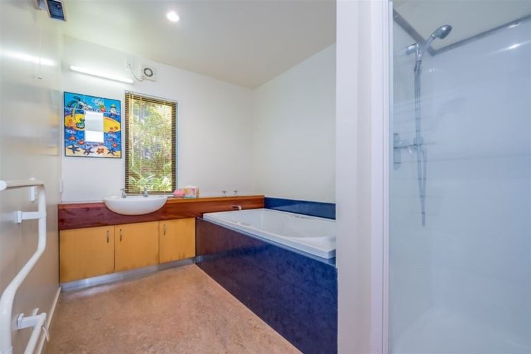 Photo of property in 100 Viewmont Drive, Harbour View, Lower Hutt, 5010