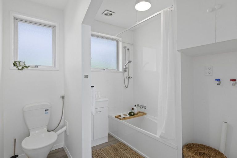 Photo of property in 2/94 Oxford Street, Lyttelton, 8082