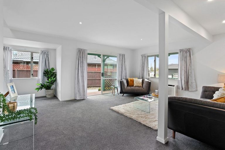 Photo of property in 4 Pyatt Place, Redwood, Christchurch, 8051