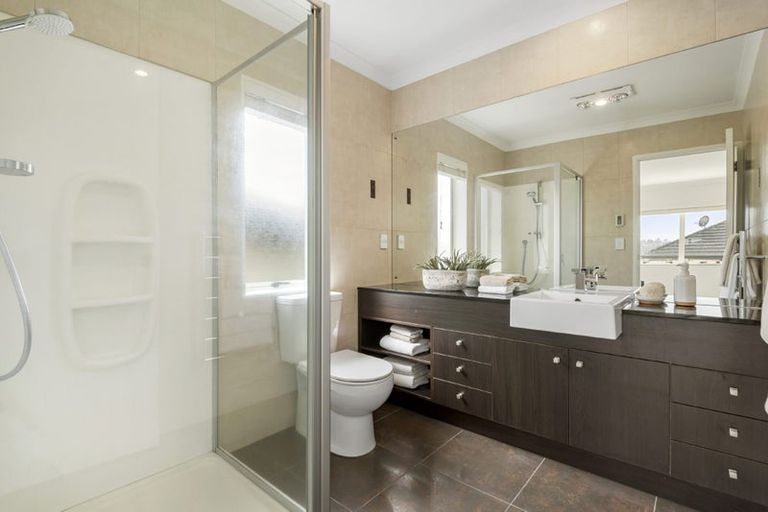 Photo of property in 5 Wye Oak Drive, Schnapper Rock, Auckland, 0632