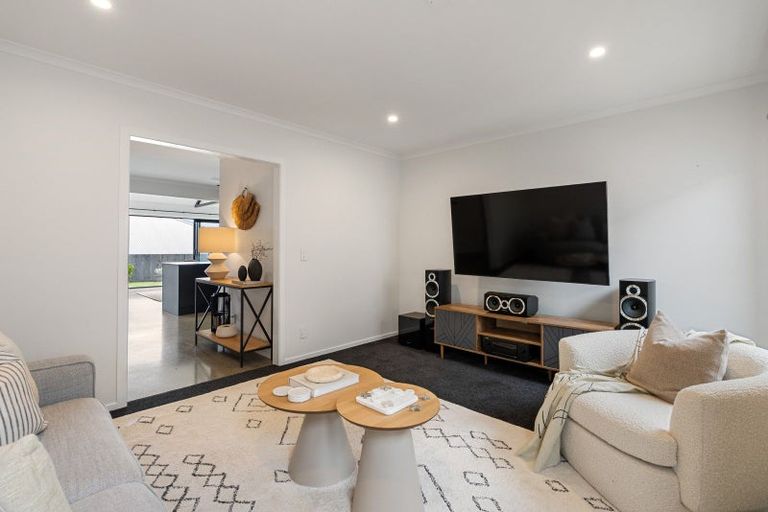 Photo of property in 19 Prestbury Grove, Churton Park, Wellington, 6037