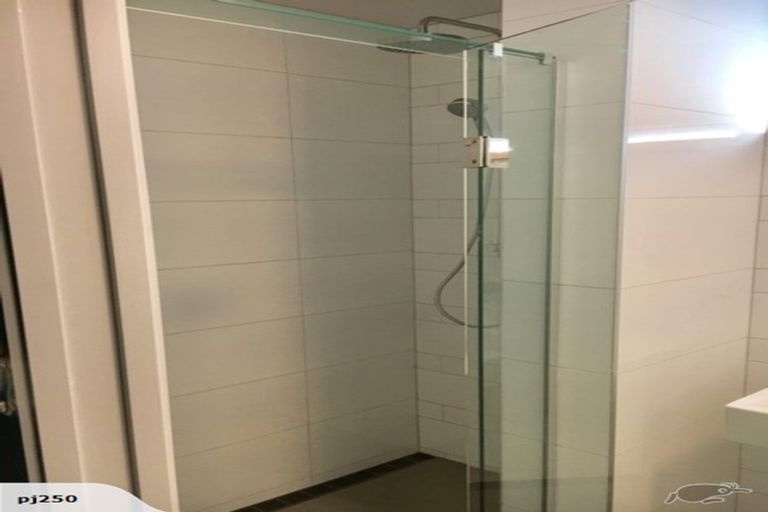 Photo of property in 20 Vienna Place, Birkenhead, Auckland, 0626