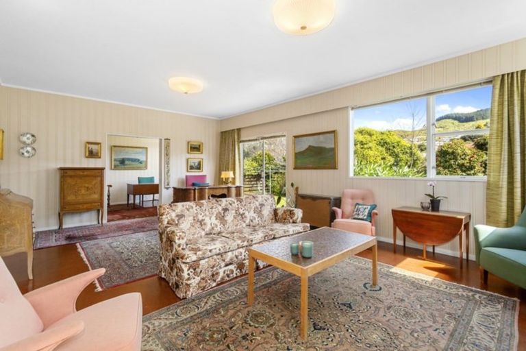 Photo of property in 3 Mckeefry Grove, Tawa, Wellington, 5028
