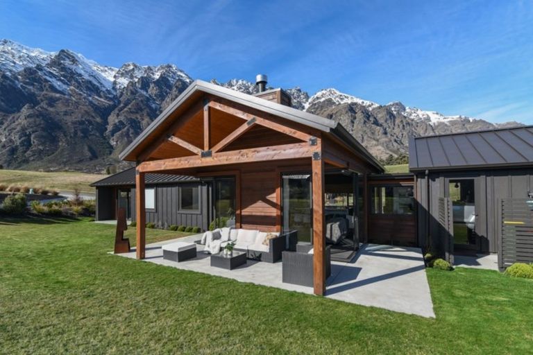 Photo of property in 6 Pendeen Crescent, Jacks Point, Queenstown, 9371