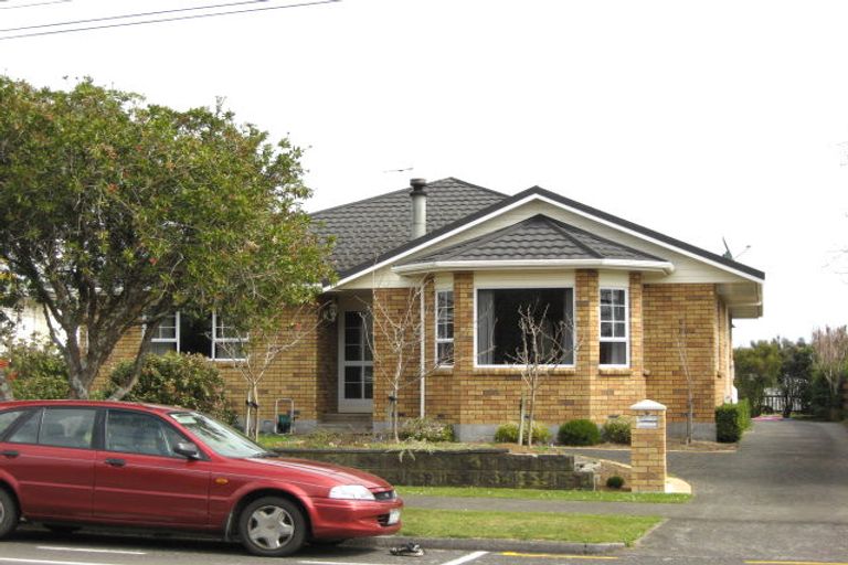 Photo of property in 262 Mangorei Road, Merrilands, New Plymouth, 4312