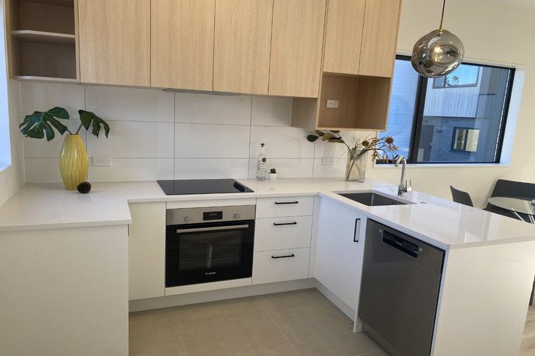 Photo of property in 25 Paetai Lane, Te Atatu Peninsula, 0610