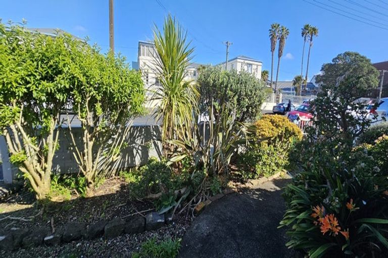 Photo of property in 106 Calliope Road, Stanley Point, Auckland, 0624