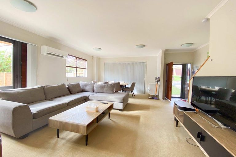 Photo of property in 21 Greenbough Lane, Greenhithe, Auckland, 0632