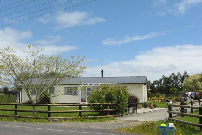 Photo of property in 102 Boord Crescent, Kumeu, 0891