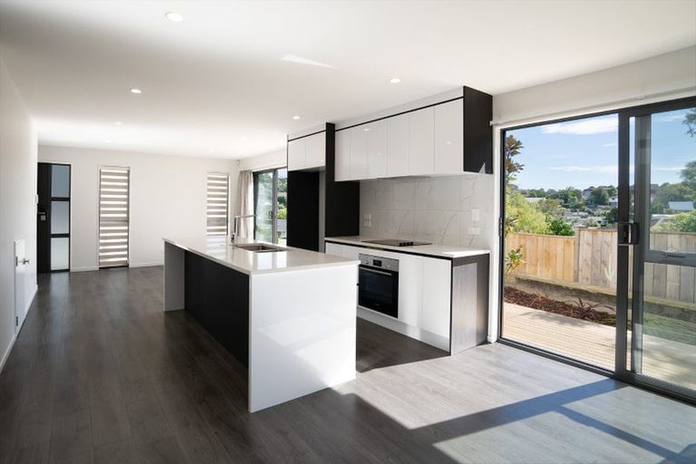 Photo of property in 16d Dianthus Place, Browns Bay, Auckland, 0630