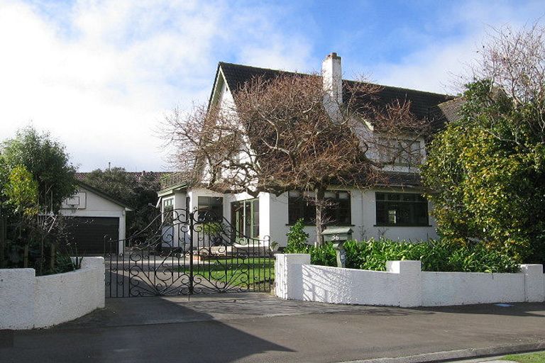 Photo of property in 36 Weston Avenue, Roslyn, Palmerston North, 4414